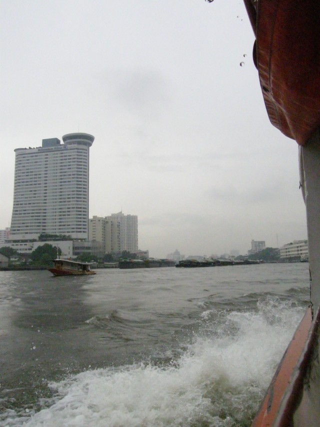 Di perahu menuju Grand Palace